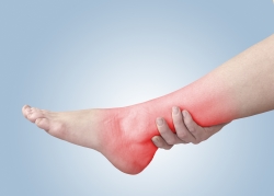 What Are The Common Broken Ankle Symptoms, Its Causes and Best Treatment Options?